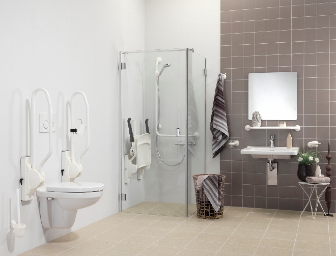 Een veilige badkamer met aangepast sanitair Handicare
