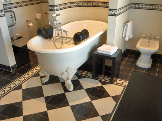 Zwart wit tegels voor de badkamer van Castelo