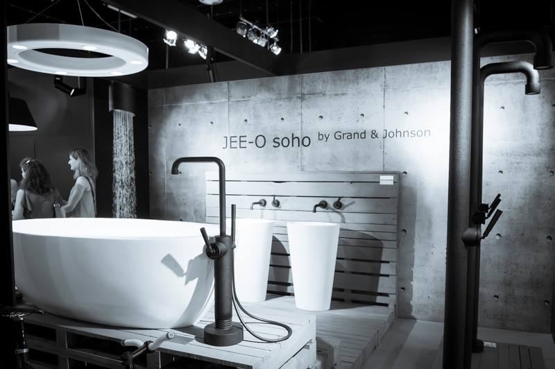 Jee-O soho vrijstaande douche, badvuller en wandkranen