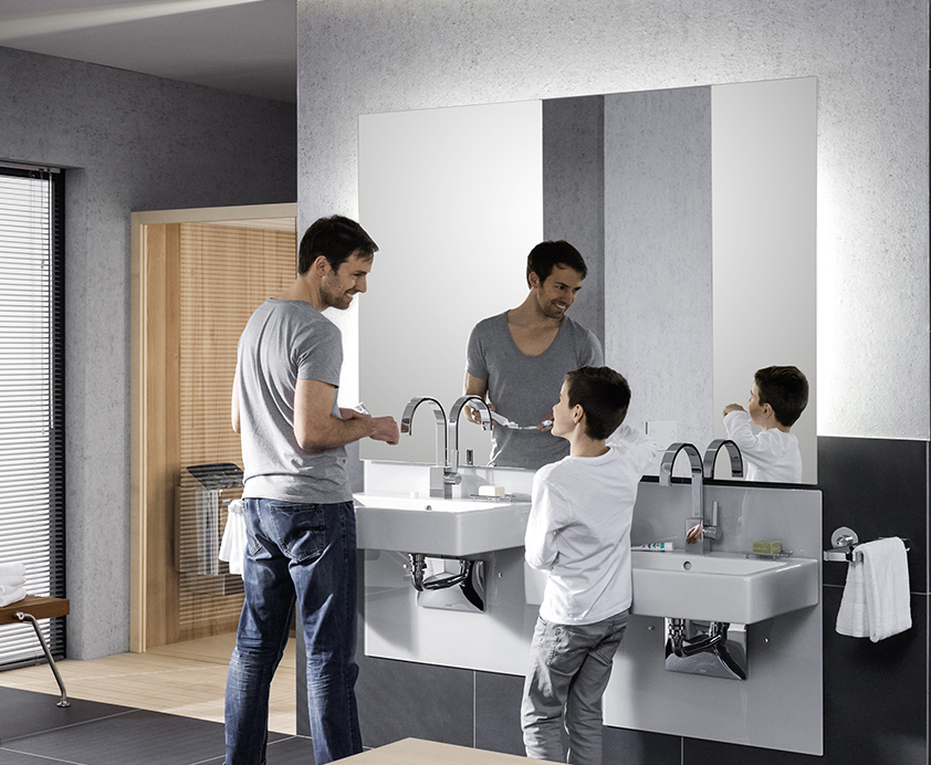 In hoogte verstelbare wastafel voor jong en oud - de levensloopbestendige badkamer met badkameroplossingen van Viega
