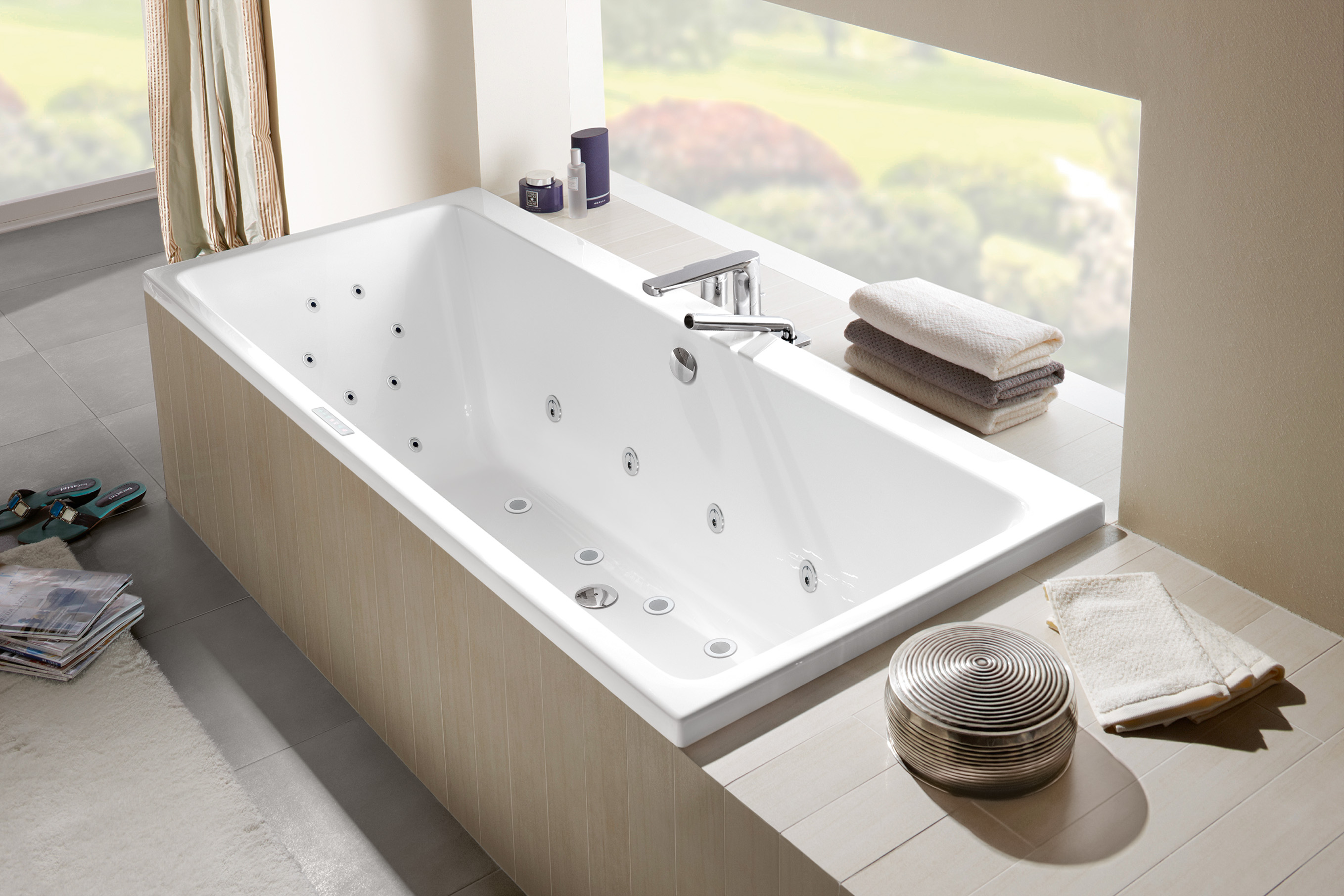 Whirlpool ligbad met massagesystemen van Villeroy & Boch #badkamer #whirlpool #ligbad