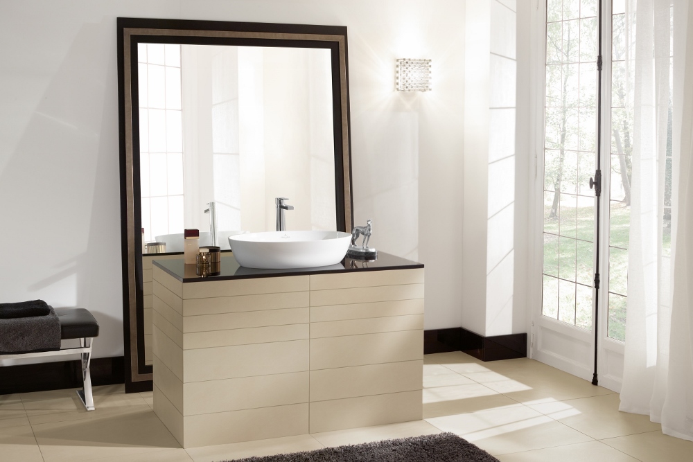Artis, de nieuwe Villeroy & Boch premium-editie van opzetwastafels, zorgt voor een moderne trendy look in de badkamer. Het verfijnde design, met bijzonder dunne wanddiktes is gemaakt van het innovatieve materiaal TitanCeram. 