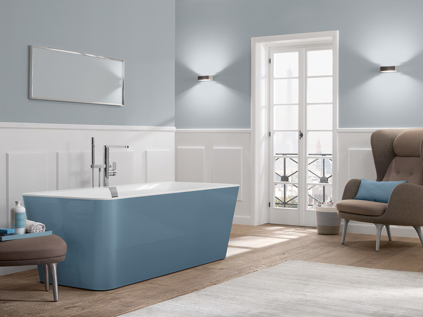 Villeroy & Boch bad Squaro edge in het blauw. Kleur in de badkamer! #bad #badkamer #badkamerinspiratie 