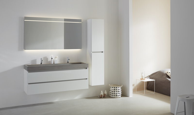 Beton in de badkamer: badkamermeubel Beat 2.0 met betonnen wastafel en wit hoogglans meubel #thebalux #badkamer #badkamermeubel #wastafel #beton #badkamertrends