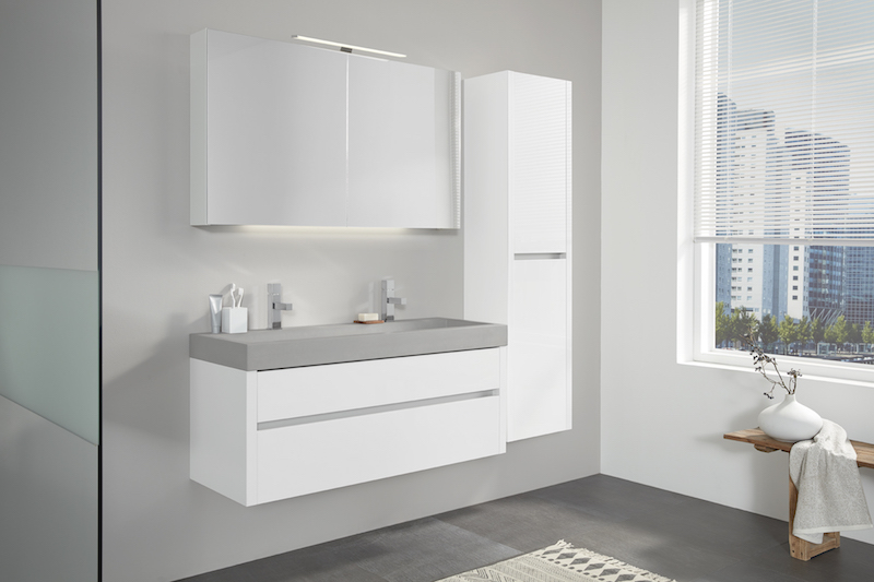 Beton in de badkamer: badkamermeubel Beat 2.0 met betonnen wastafel en wit meubel #thebalux #badkamer #badkamermeubel #wastafel #beton #badkamertrends