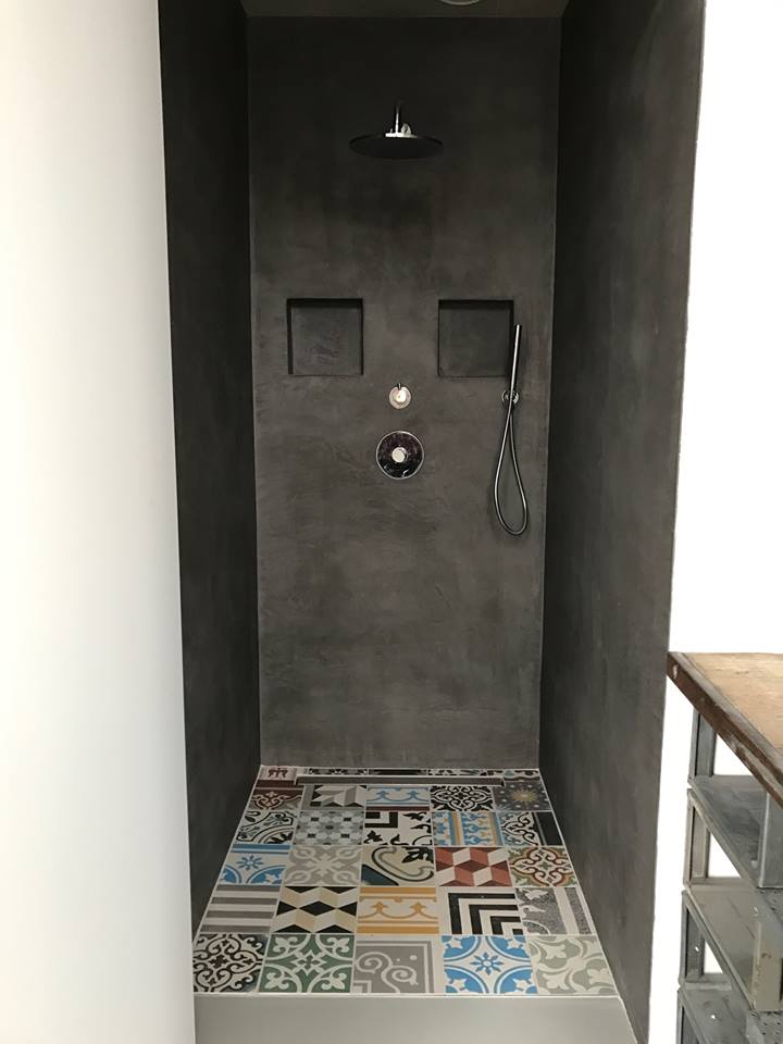 Tegels op de douchevloer - patchwork tegels bonte mix van Designtegels.nl #badkamer #douche #pier31